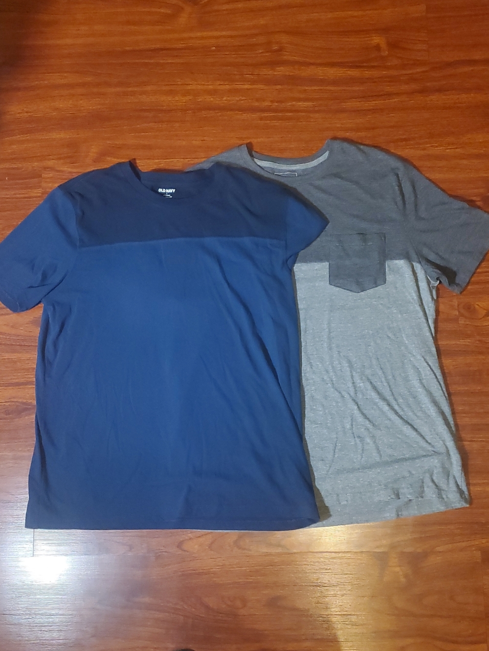 2 Men’s Colorblock Dark Short Sleeve Tees